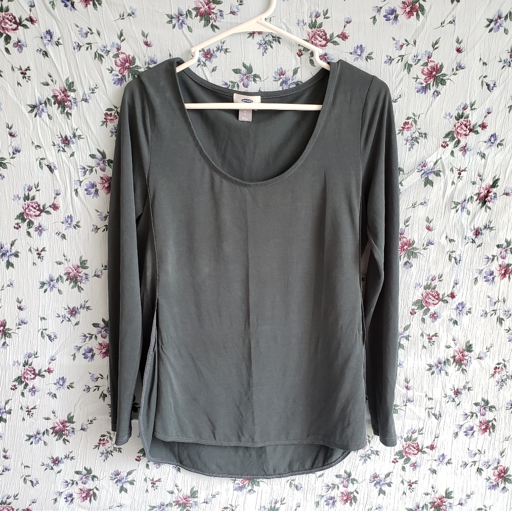 Long sleeve scoop neck top